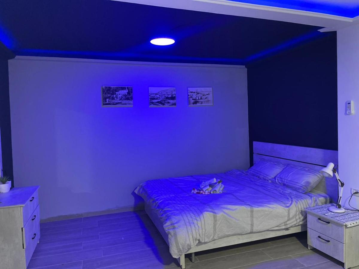 חדרי לייבל Label Rooms Blue & Red 提比里亞 外观 照片