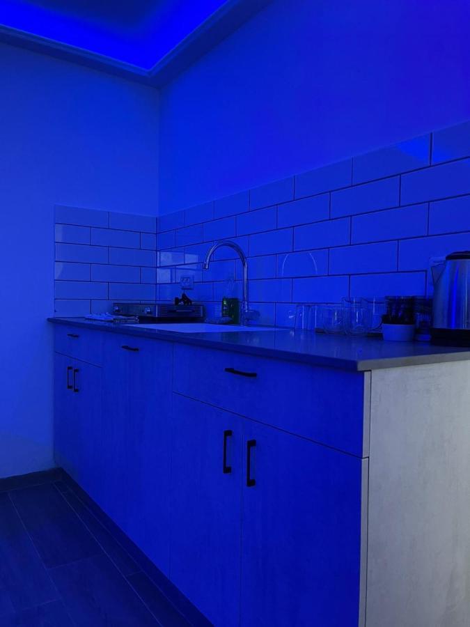 חדרי לייבל Label Rooms Blue & Red 提比里亞 外观 照片